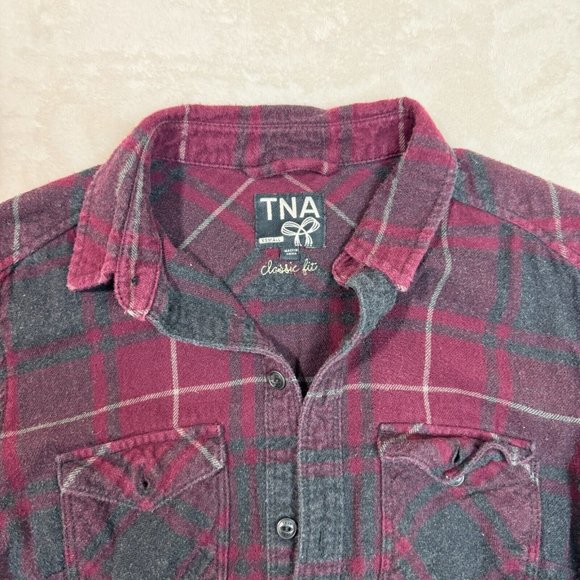 TNA Aritzia Women's XS Classic Fit Red & Black Plaid Flannel Shirt Button Down - Picture 2 of 10